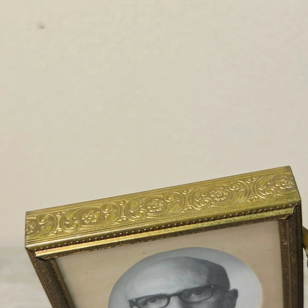 Vintage Mini Hinged Brass Double Picture Frame Bi Fold Oval Photo Desktop